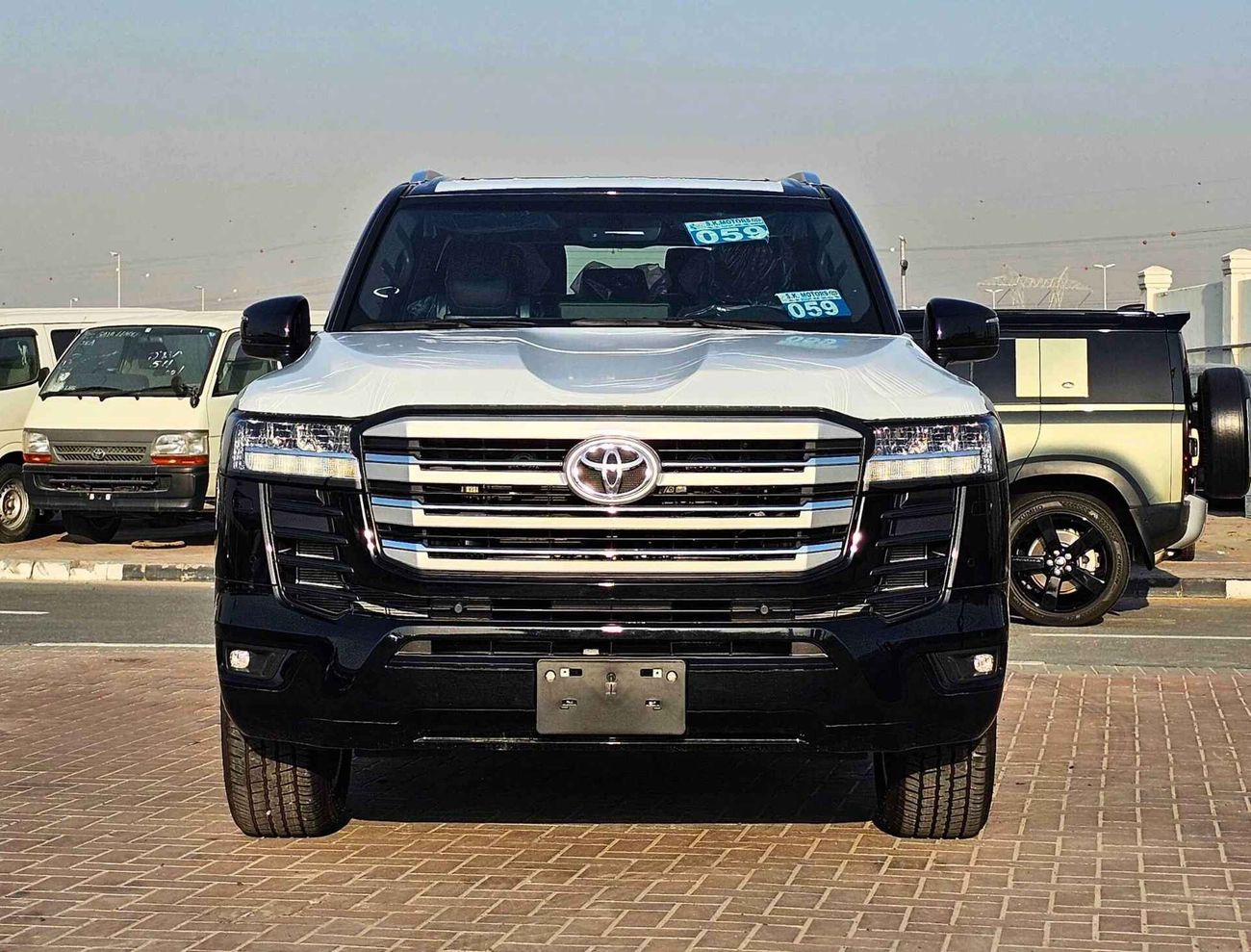 تويوتا لاند كروزر GXR 3.5L Twin Turbo / High Option / Leather Power Seats (CODE # 67992)