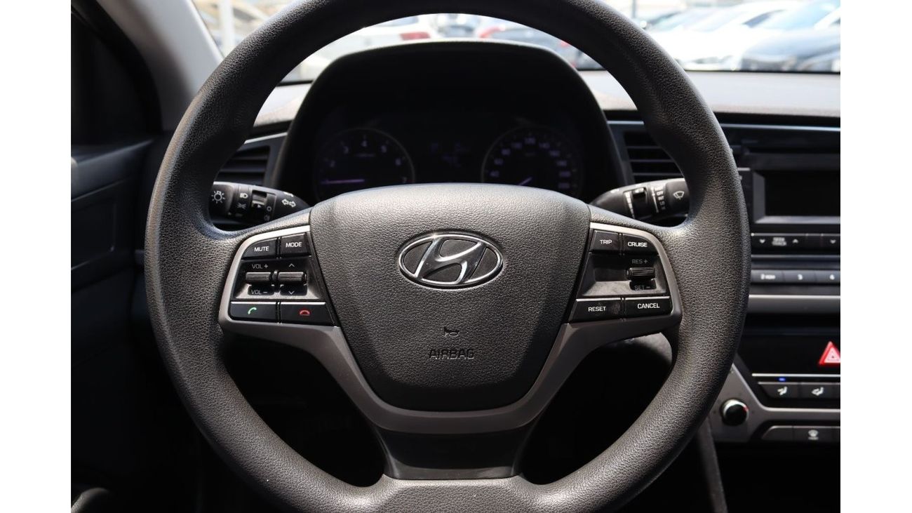 هيونداي إلانترا GL خالية من الحوادث - خليجي - مكينة 1600 سي سي - بحالة ممتازة من الداخل والخارج