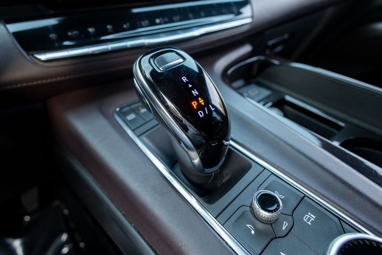 Cadillac Escalade Sport Platinum 6.2L 4WD