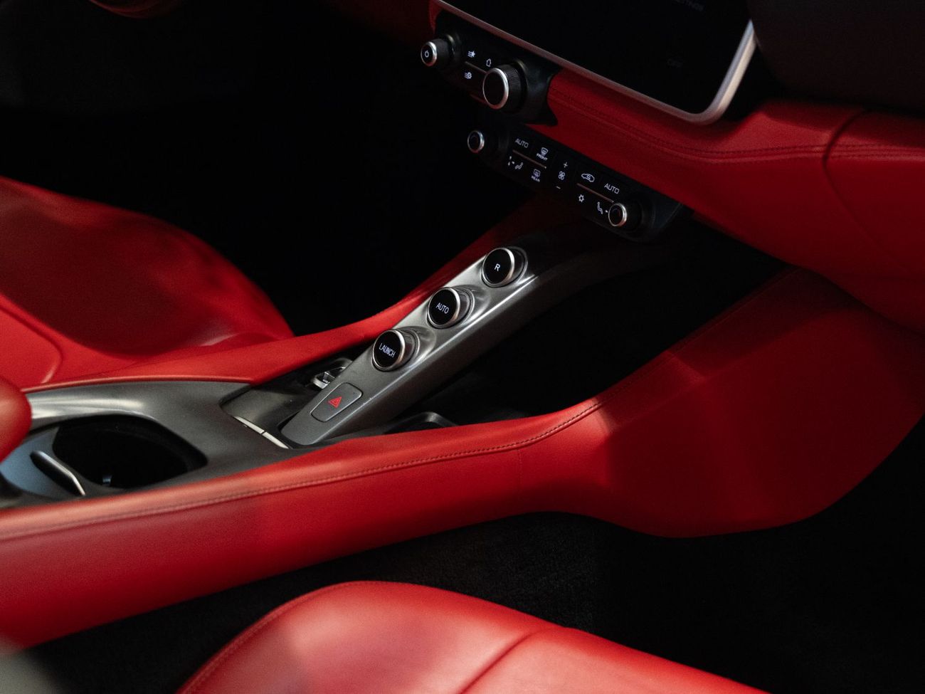 فيراري بورتوفينو 2020 | FERRARI PORTOFINO | GCC | 7 YRS SERVICE CONTRACT FREE | PERFECT CONDITION | LOW MILEAGE