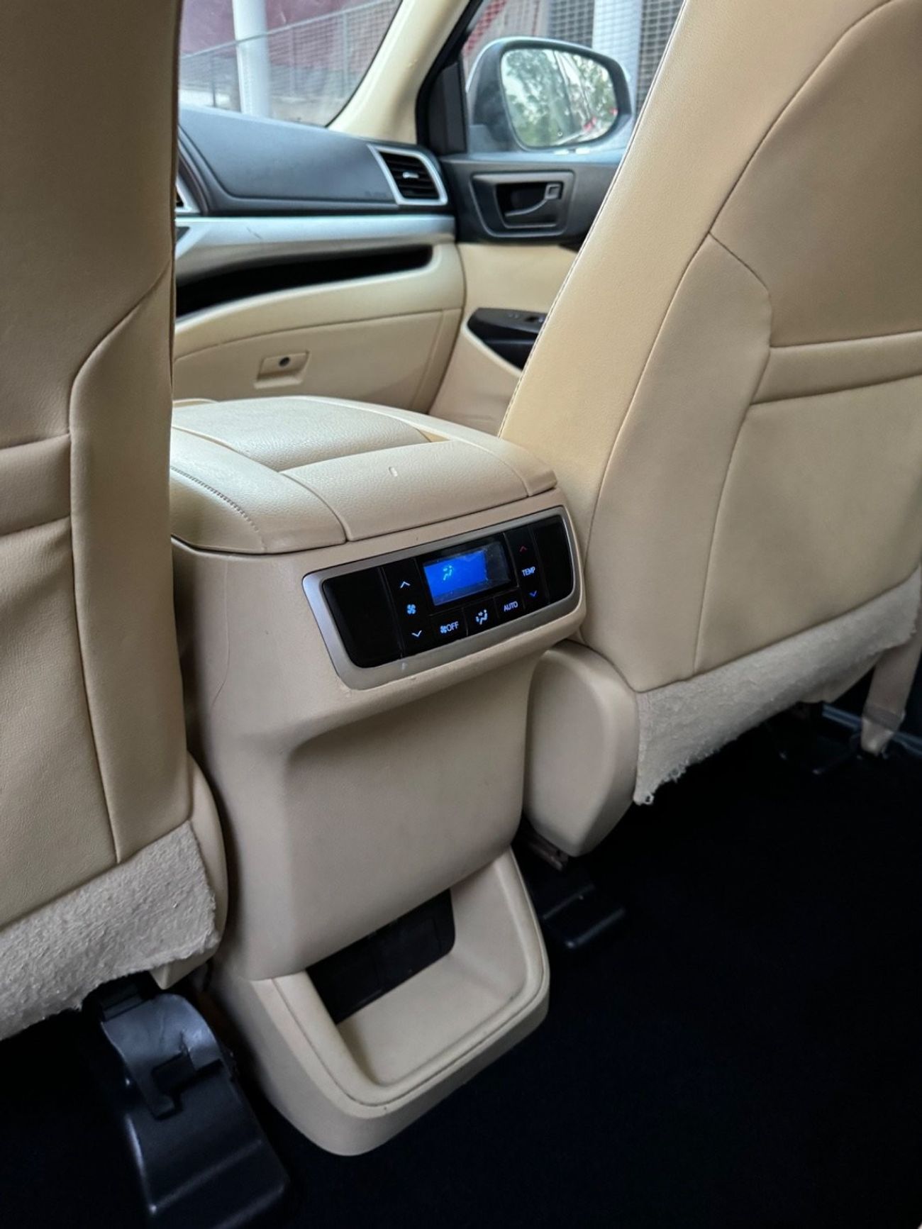 Toyota Highlander 2017 LE 4x4 BEIGE COLOR US SPEC