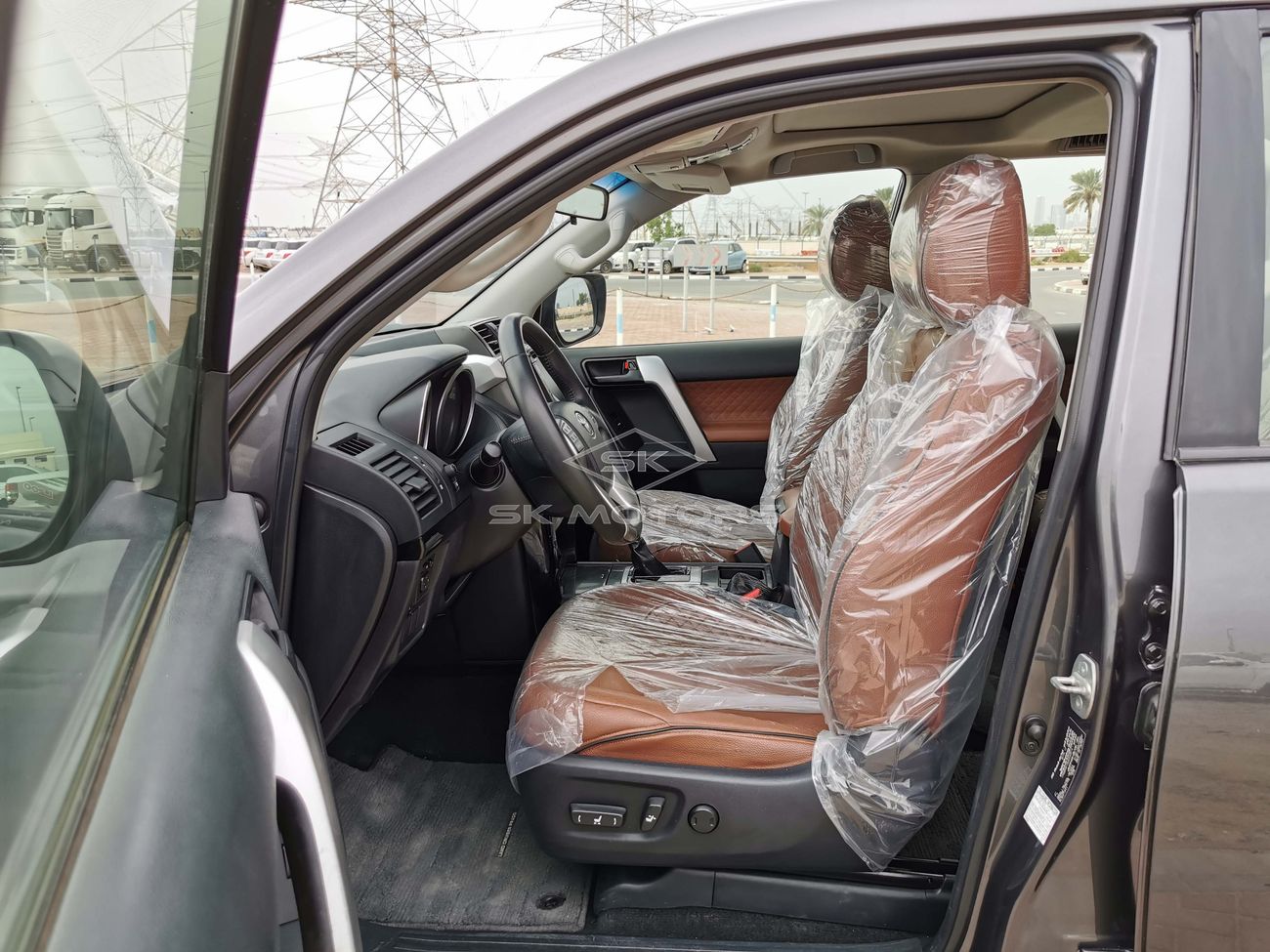 تويوتا برادو VXR, 2.7L Petrol, Alloy Rims, Leather Seats, DVD, Rear Camera, Sunroof, Rear A/C (LOT #215)