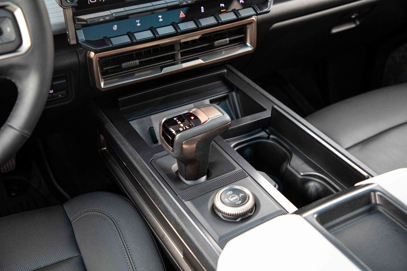 GMC Hummer EV Pick Up Edition1 - White inside Black & White | Export Only