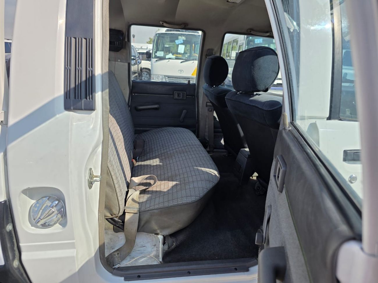 Toyota Hilux TOYOTA HILUX PICKUP RHD 1988 MODEL 2.4 L DIESEL MANUAL(PM76064)