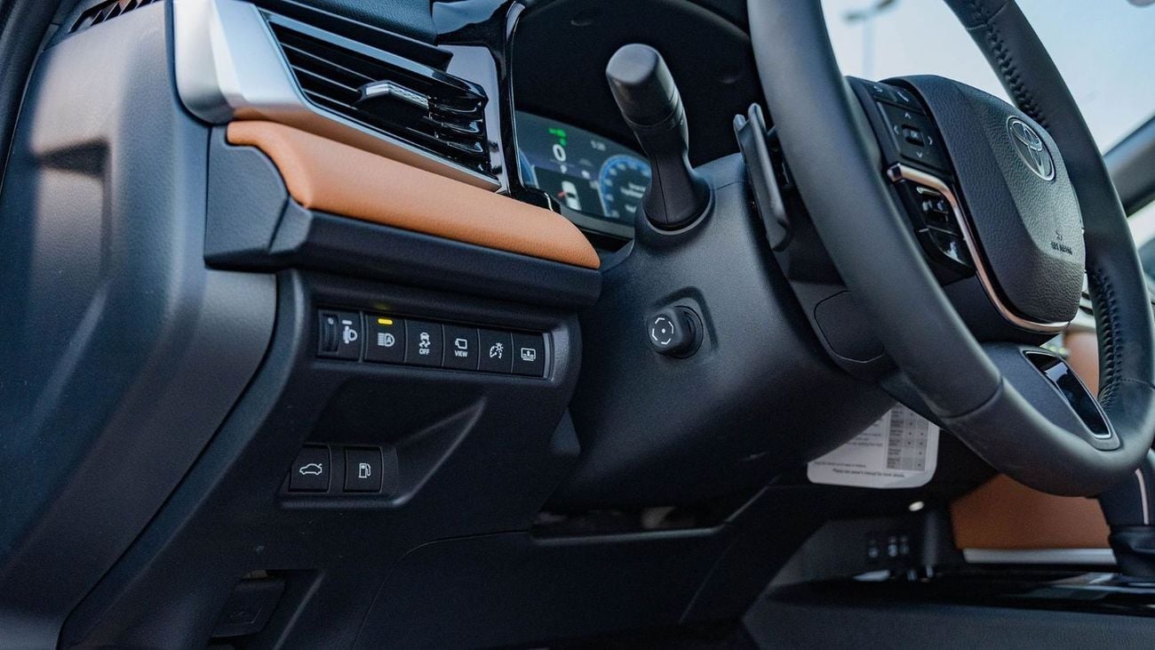 تويوتا كامري 2026 Toyota Camry Lumiere 2.5L AT Hybrid (Black-Tan)