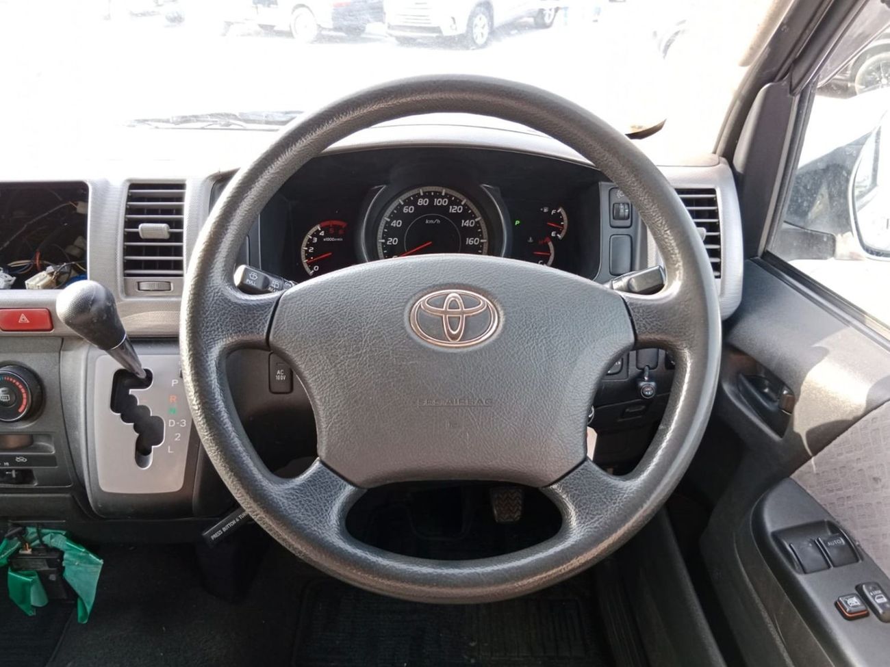 تويوتا هاياس TOYOTA HIACE VAN RIGHT HAND DRIVE (PM1613)