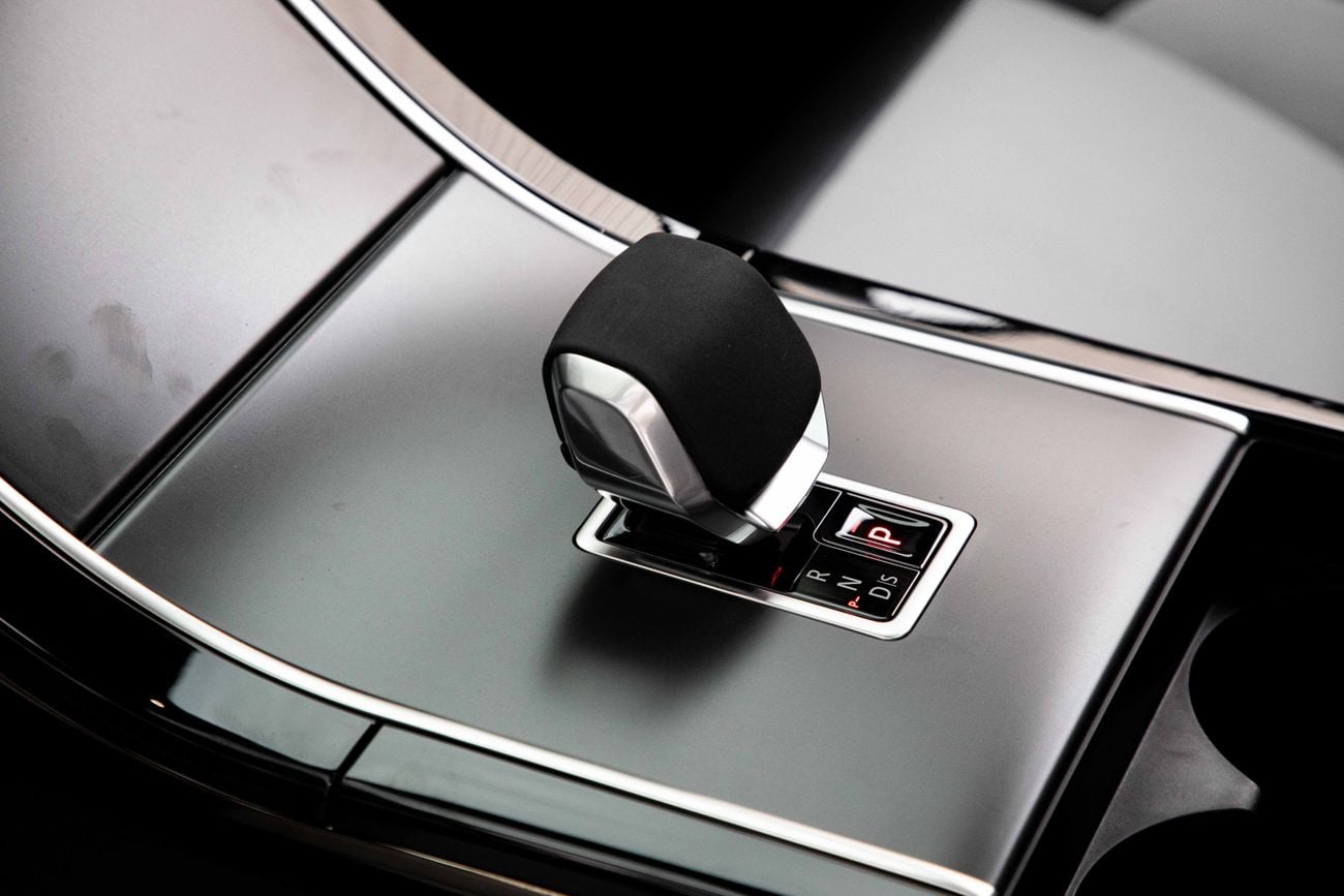 لاند روفر رينج روفر فيلار DYNAMIC SE P250 Range Rover Velar P250 R-Dynamic SE | 4,603 P.M | 0% Downpayment | IMMACULATE!