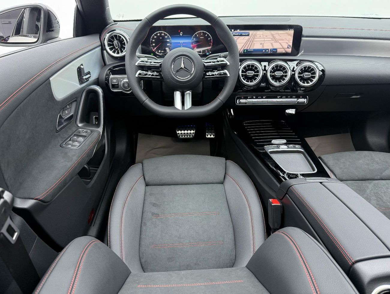 Mercedes-Benz CLA 200 Premium *Brand New* 2025 Mercedes Benz CLA 200 AMG Premium, Mercedes Warranty, Delivery Km, GCC