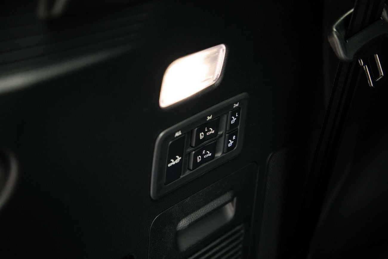 Lexus LX 600 Signature 3.5L - Sonic Quartz Inside Red | Export Only