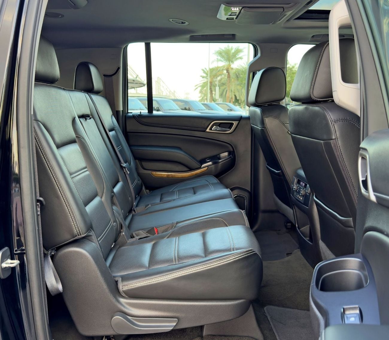 GMC Yukon DENALI COOL BOX/HF TAILGATE Denali 6.2L (8 Seater)