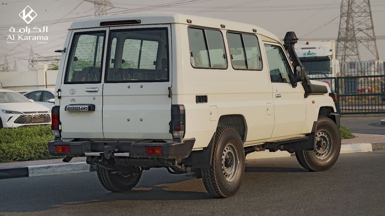 Toyota Land Cruiser 70 4.0L V6 - 4x4 Hard Top with Automatic Transmission - GCC Specs - Dual Tank - Fog Light