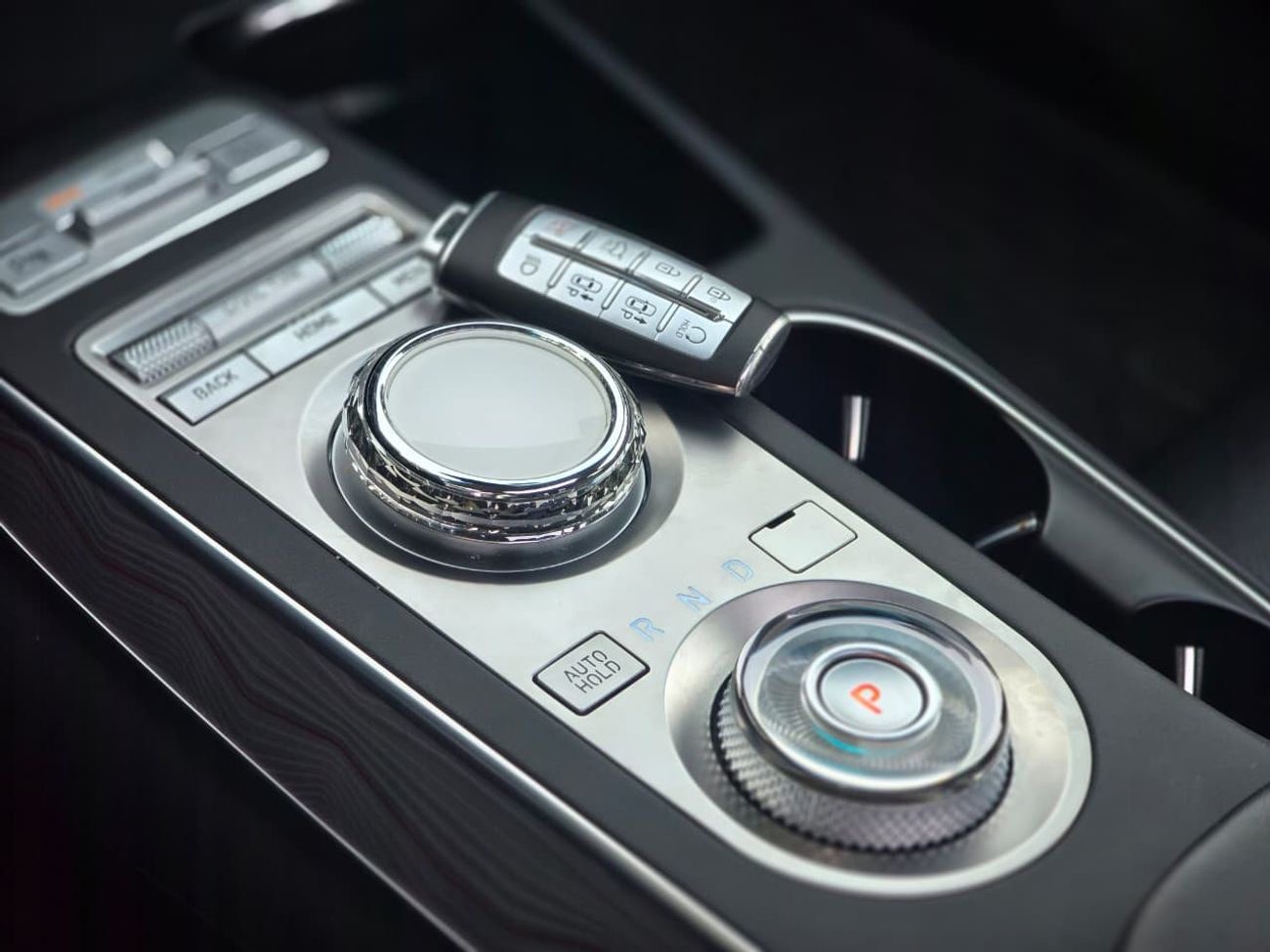 جينيسس GV70 Premium 2.5L AWD