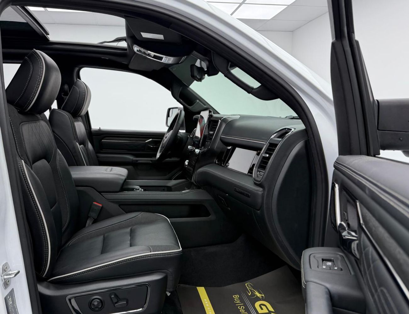 رام 1500 2025 Dodge RAM 1500 Night Edition, 5 Years RAM Warranty + Service Pack, Low Km, Fully Loaded, GCC