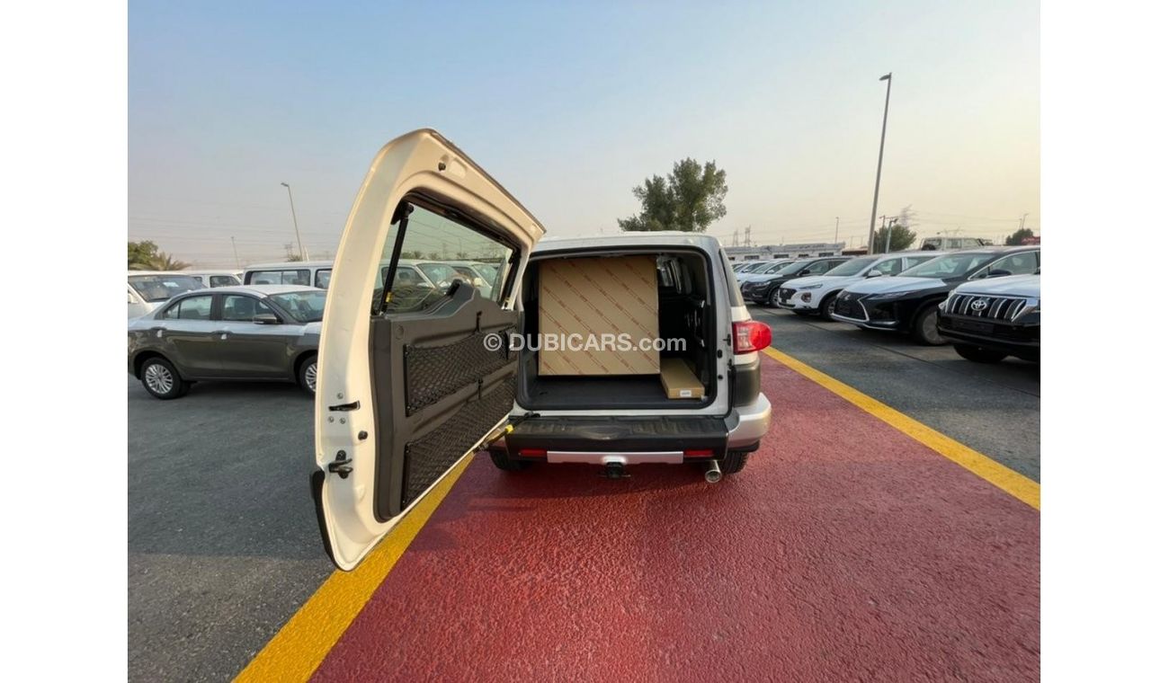 تويوتا إف جي كروزر تويوتا اف جي كروزر 4.0 لتر دفع رباعي مع نظام صوت جي بي ال موديل 2021 لون ابيض للتصدير فقط