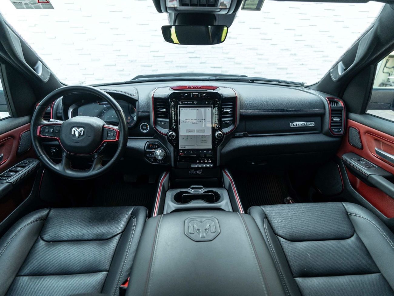 رام 1500 AED 3,302 PM • RAM 1500 REBEL LUXURY • ONLY 28,000 KMS • 5.7L HEMI® V8 • OFFICIAL DODGE WARRANTY