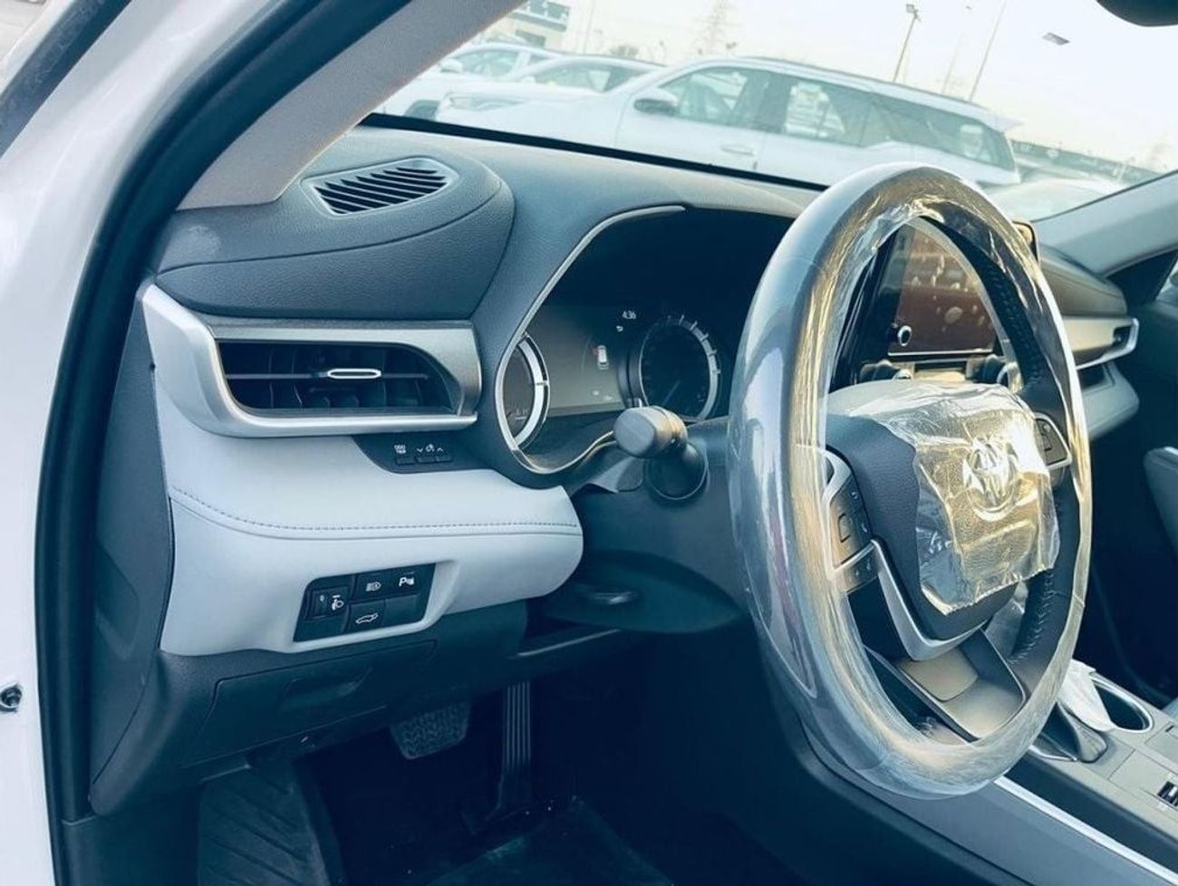 تويوتا هايلاندر TOYOTA HIGHLANDER GLE 2.5L HYBRID 2024 MODEL pearl white