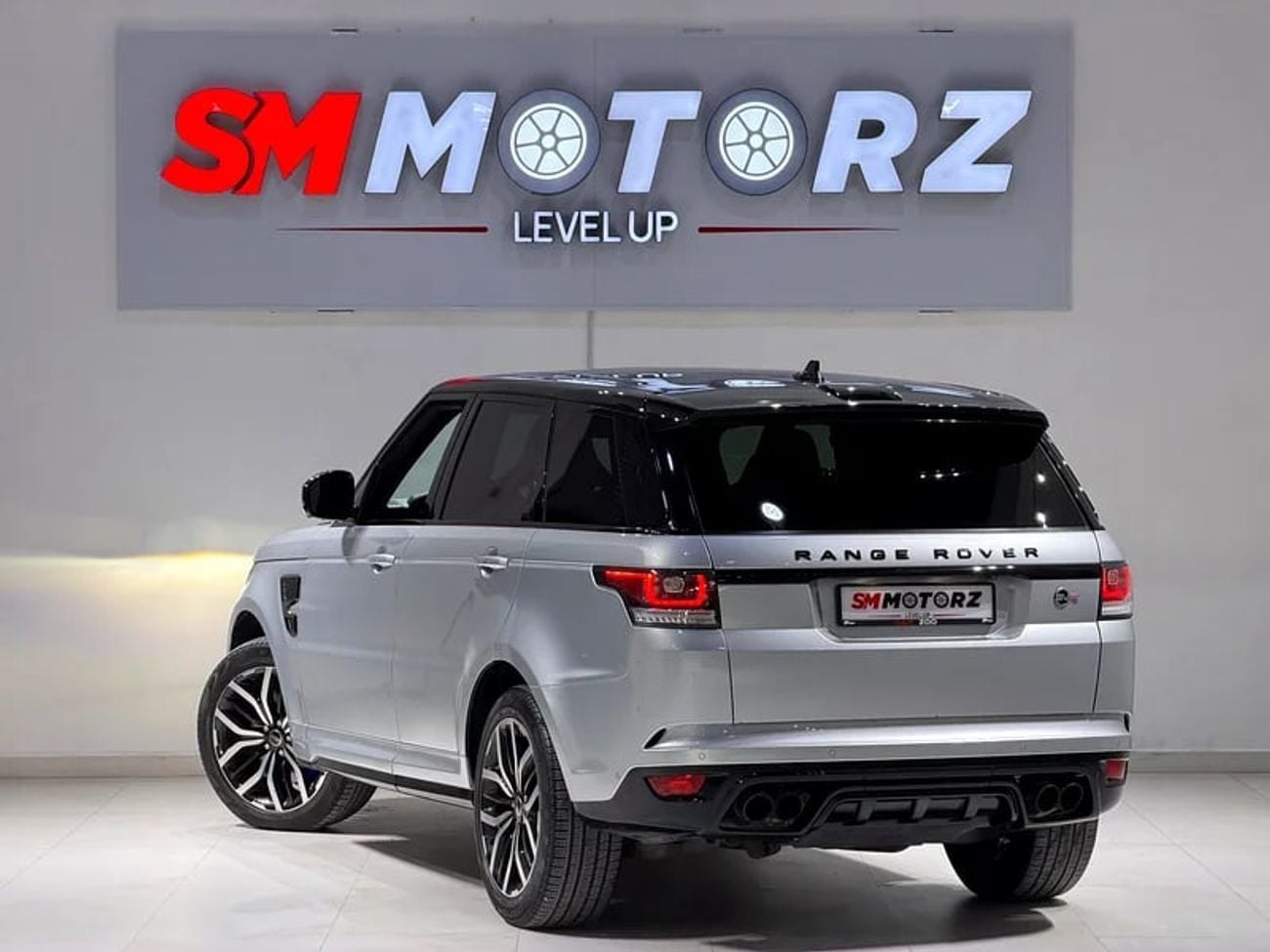 لاند روفر رينج روفر سبورت SVR 5.0L (550 HP) CLEAN TITLE V8 SUPERCHARGED FULLY ORIGINAL PAINT SVR LOW KM