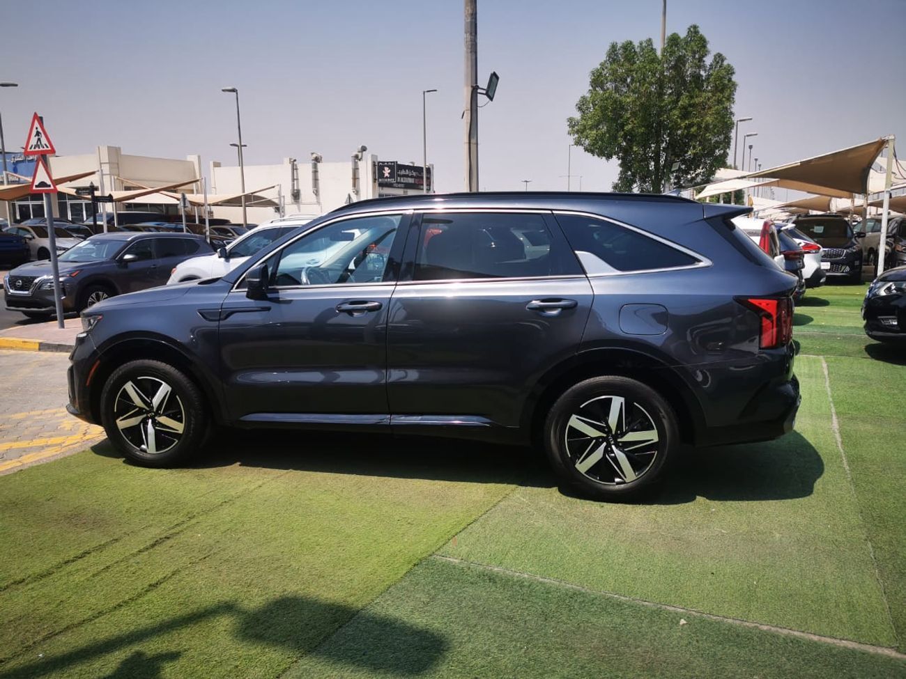 كيا سورينتو Std 2.5L FWD