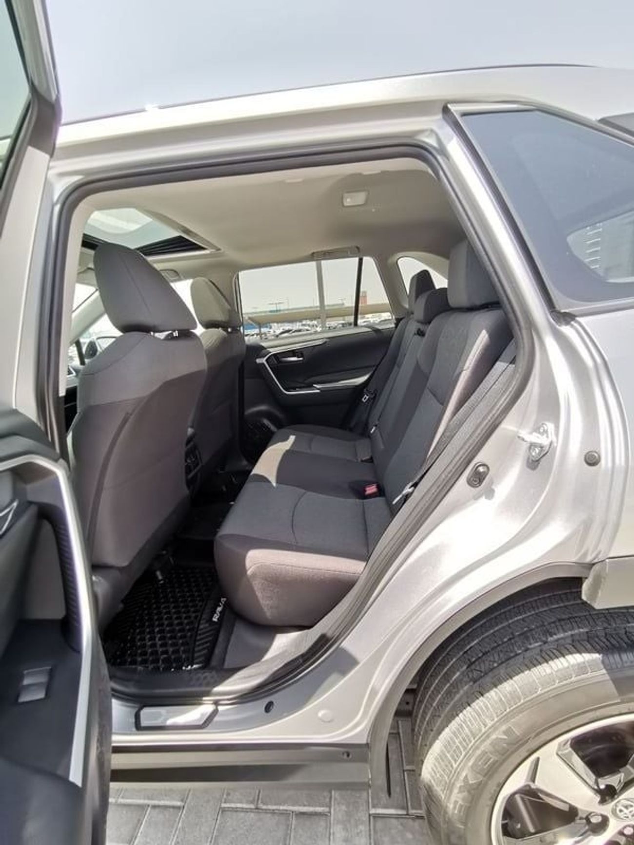 تويوتا راف ٤ TOYOTA RAV4 XLE -2022 - SILVER