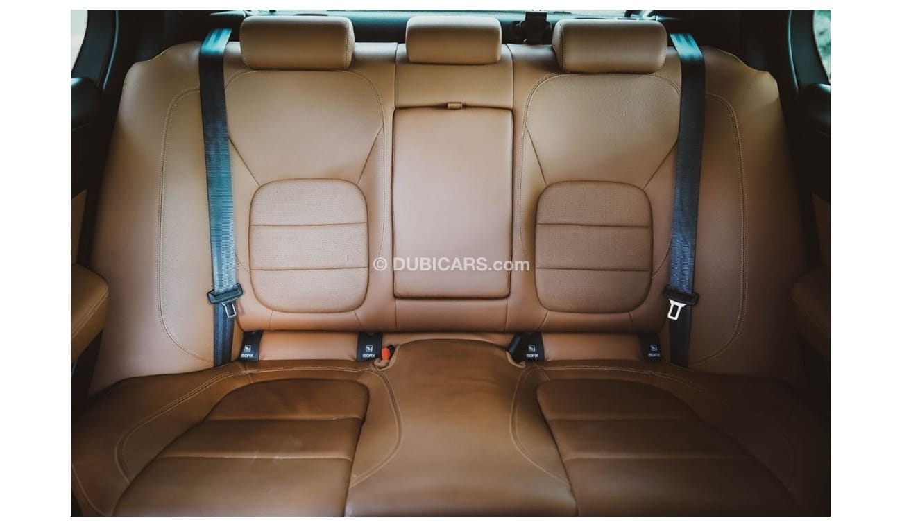 Jaguar XE R-Dynamic SE