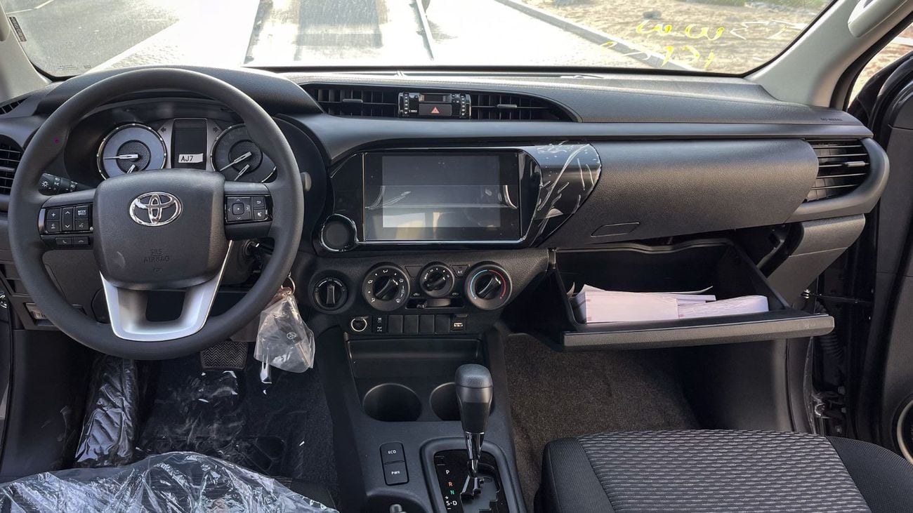 Toyota Hilux S GLX 2.4L AWD A/T 2.4L DSL DC 4X4 Active Comfort A/T 2025YM