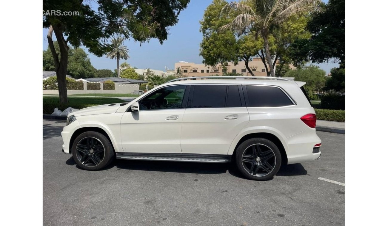 Mercedes-Benz GL 500 Std Mercedes GL500 AMG, GCC Spec, Full Option, Full Original Paints, Rear Entertainment