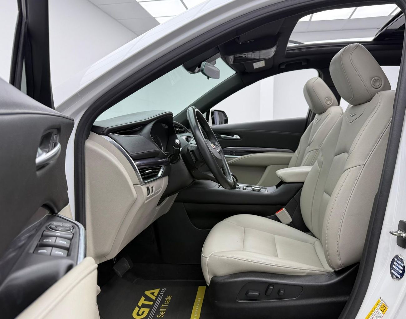 كاديلاك XT4 2022 Cadillac XT4 Luxury 350T, 2027 Cadillac Warranty + Service Pack, Excellent Condition, GCC