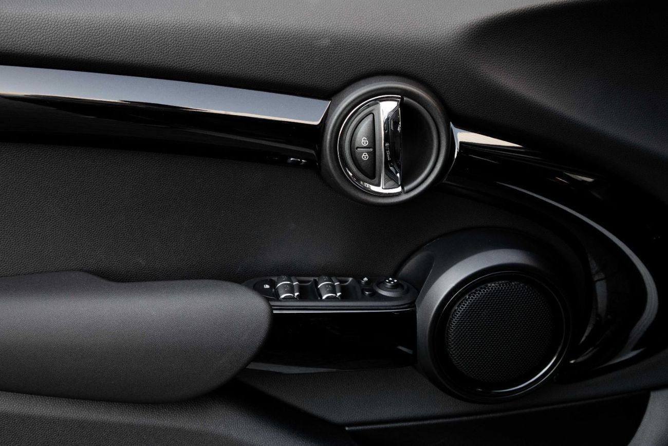 Mini Cooper | 1,958 P.M  | 0% Downpayment | AGMC Warranty & Service | Low KM!