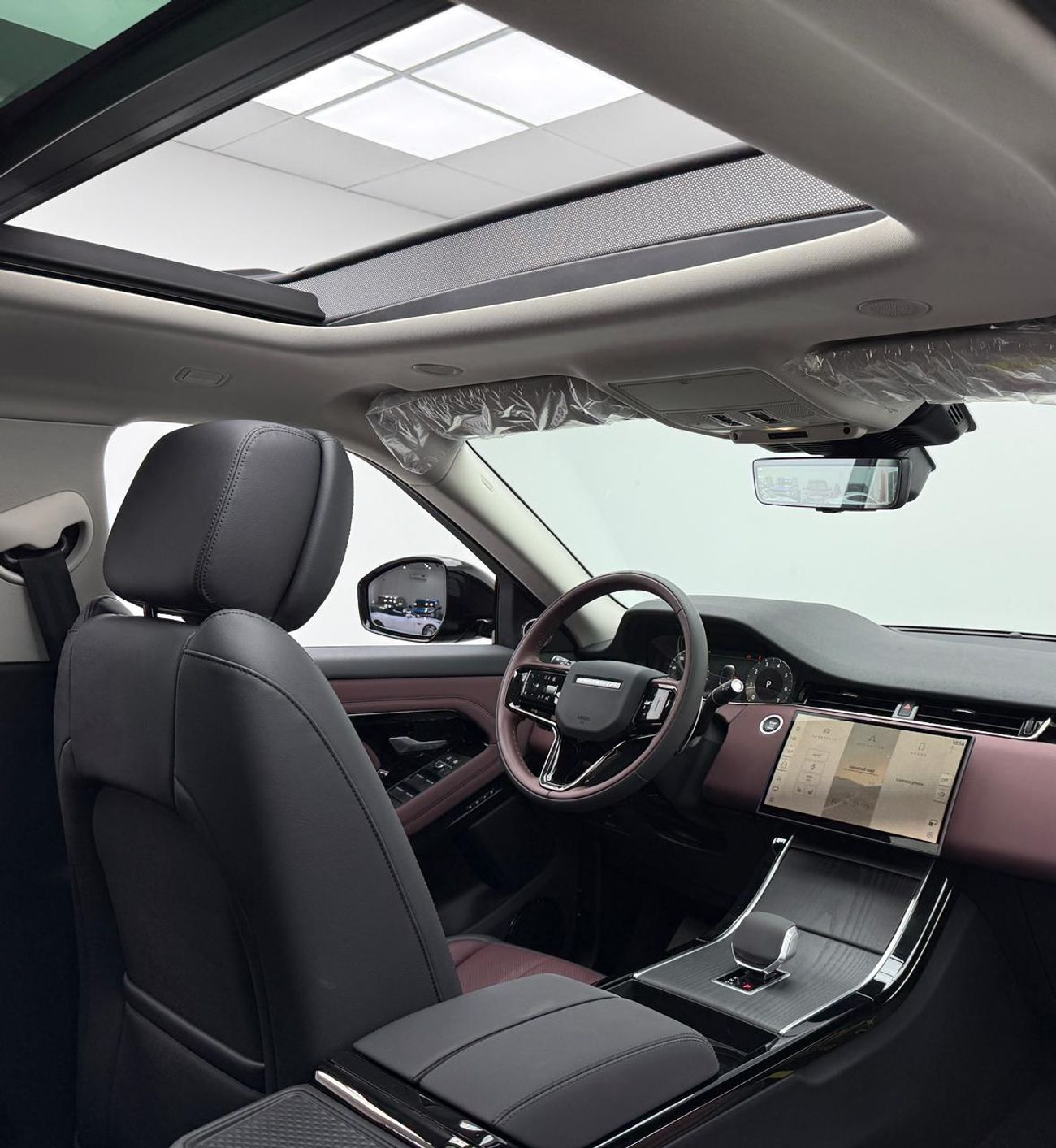 Land Rover Range Rover Evoque P250 SE 2.0L 2025 Range Rover Evoque P250 Dynamic SE ,Warranty ,Brand New.