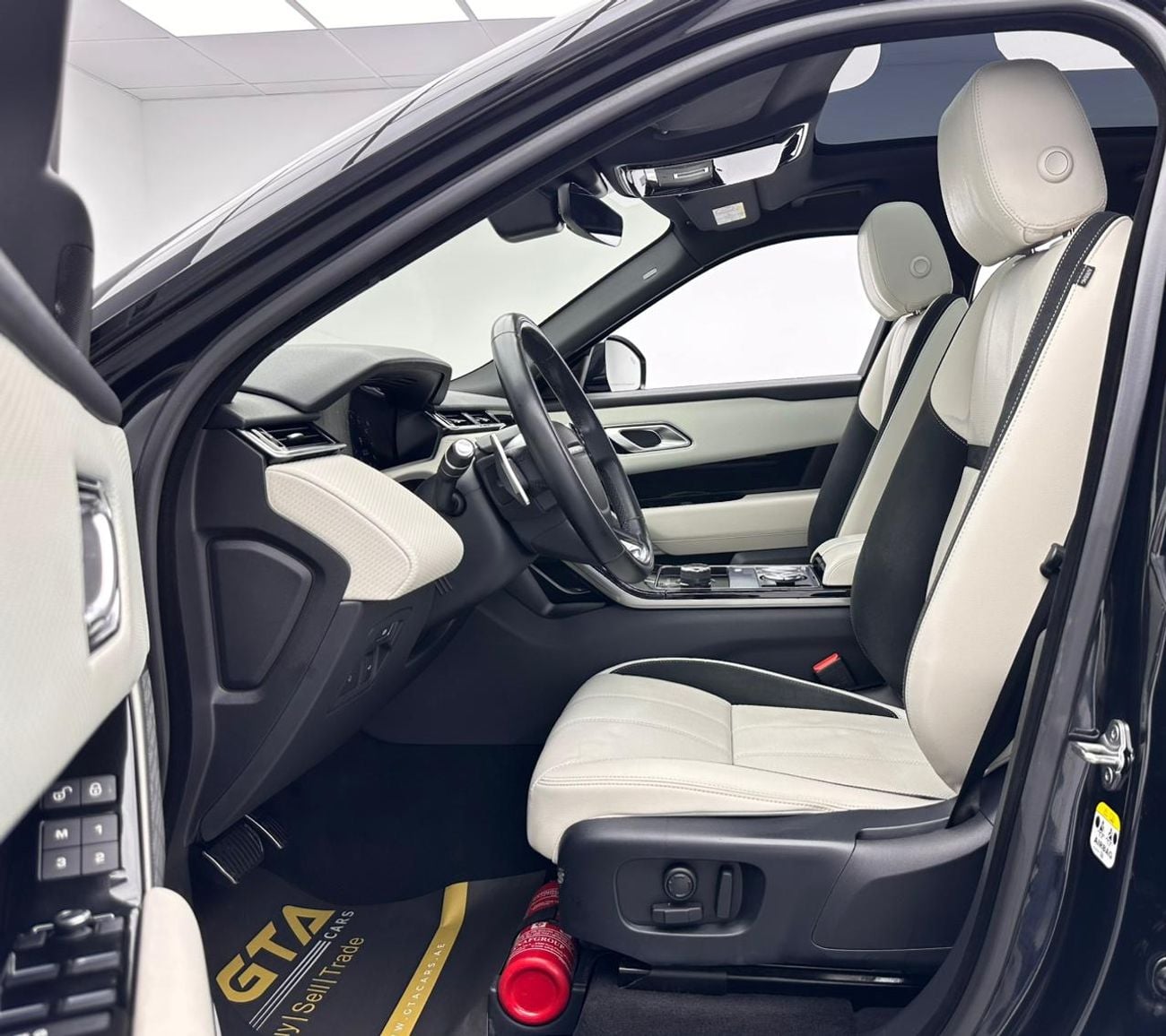 لاند روفر رينج روفر فيلار 2020 Range Rover Velar SE R-Dynamic P250, 1 Years Warranty Unlimited Km, Range Rover Full Service Hi