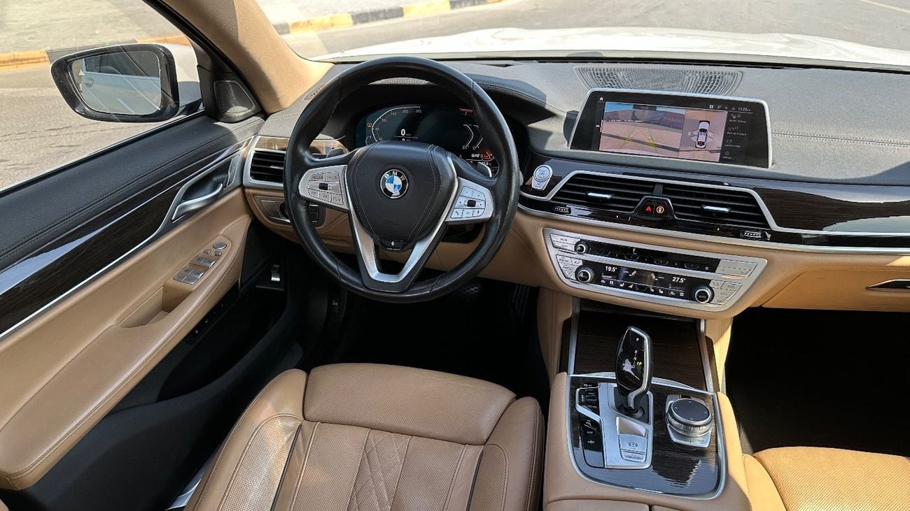 بي أم دبليو 740i 