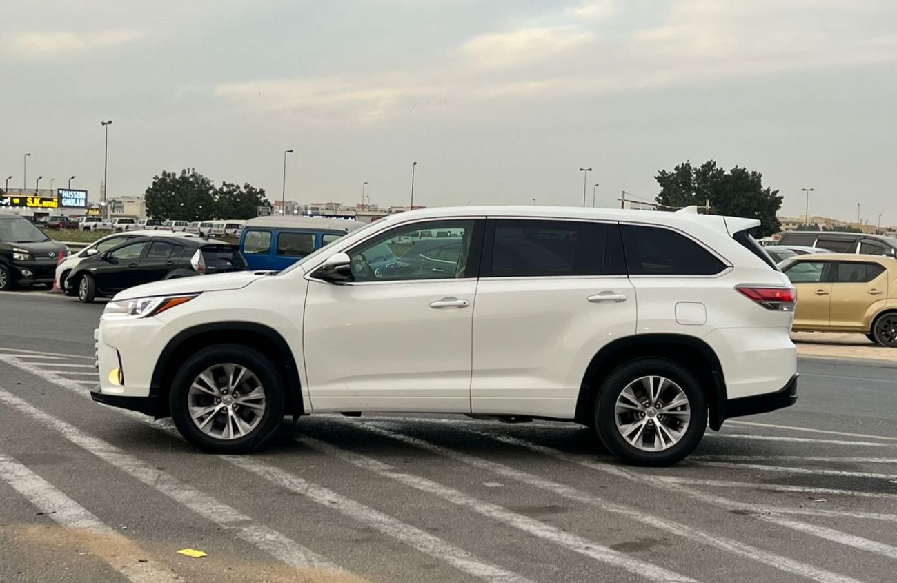 تويوتا هايلاندر 2015 Toyota Highlander LE+ Plus 3.5L V6 - Interior Beige - 7 Seater 4x4 AWD - Electric Seat With Big