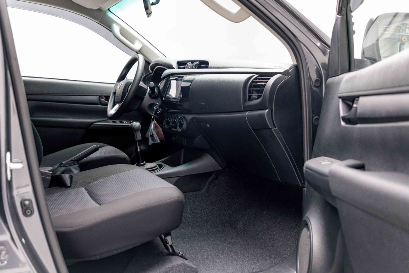 تويوتا هيلوكس 2.4L - Diesel - Manual - Grey Mettalic Inside Black | Export Only