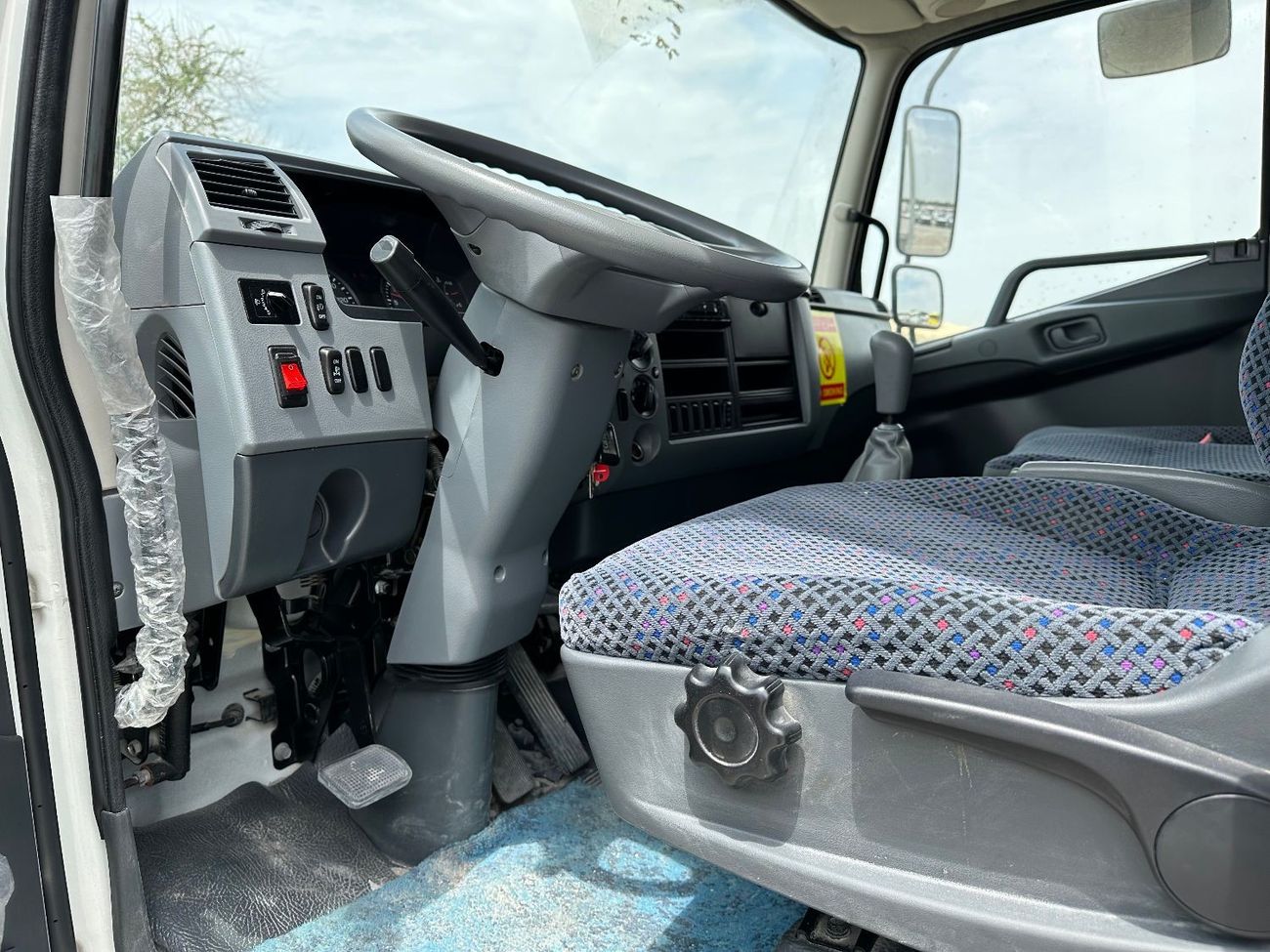 Mitsubishi Fuso Canter GCC VERY CLEAN