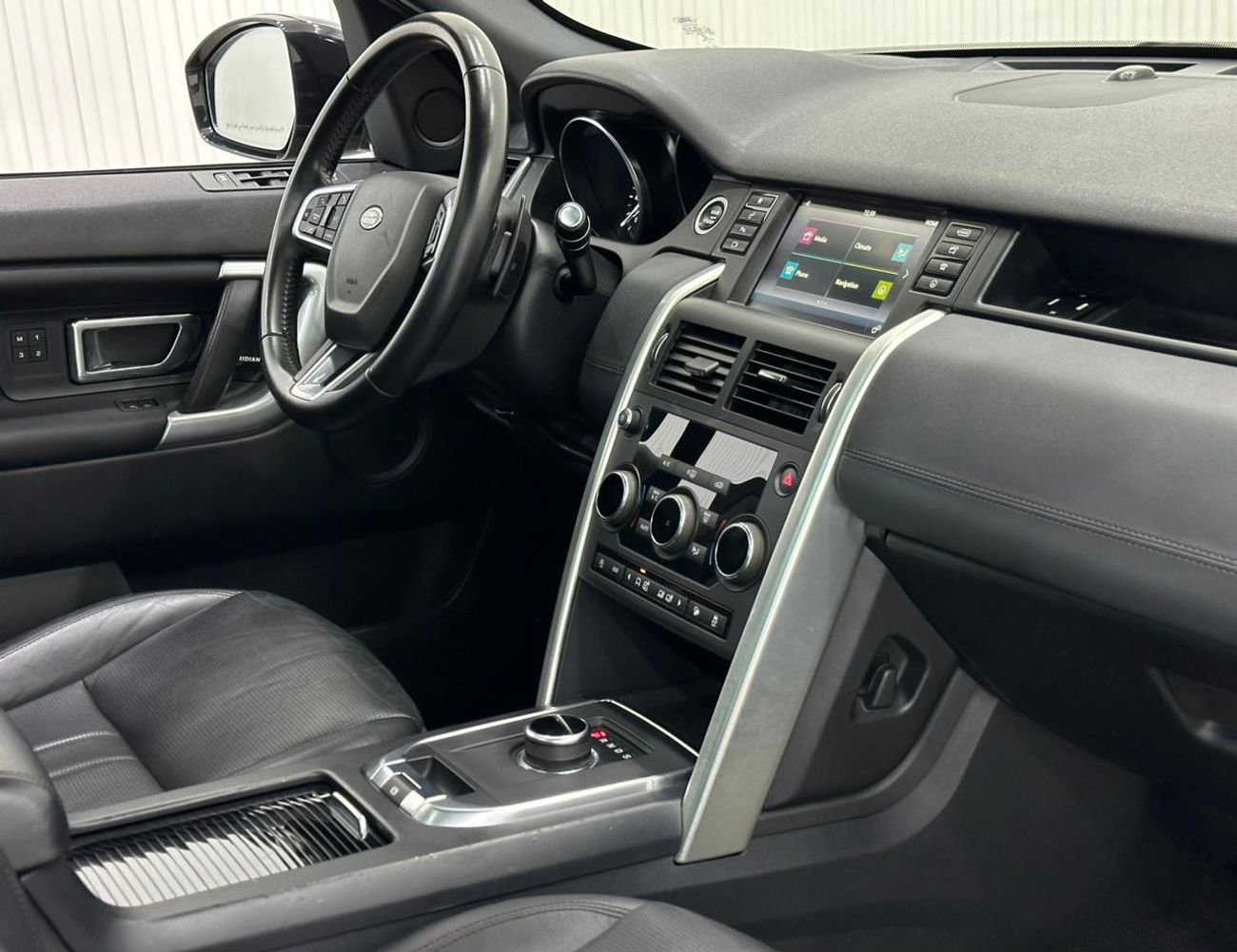 Land Rover Discovery Sport Si4 HSE 2018 Land Rover Discovery Sport HSE, 1 Year Warranty, Al-Tayer Full Service History, GCC