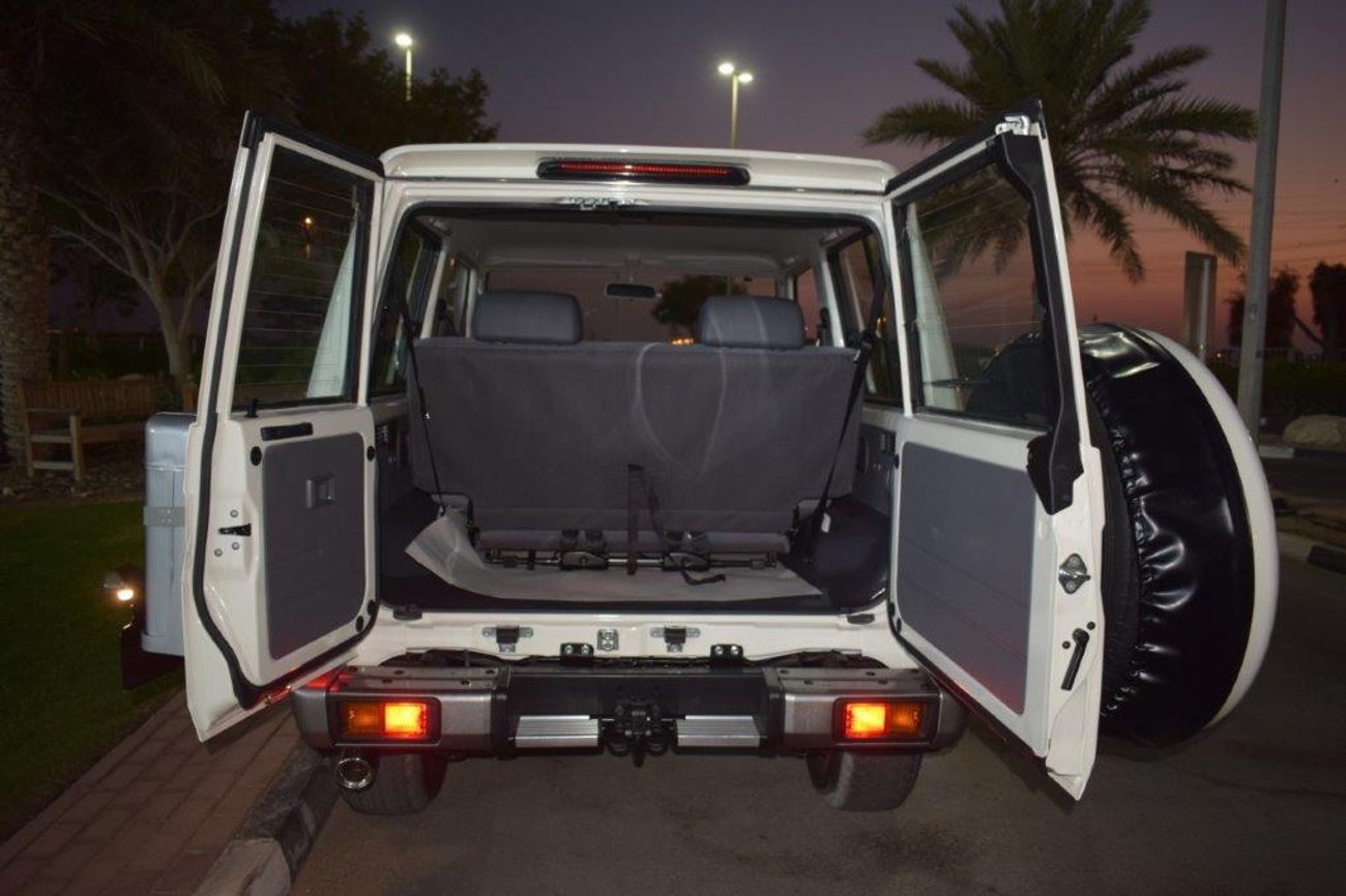 Toyota Land Cruiser 70 Xtreme V6 4.0L- Full Option