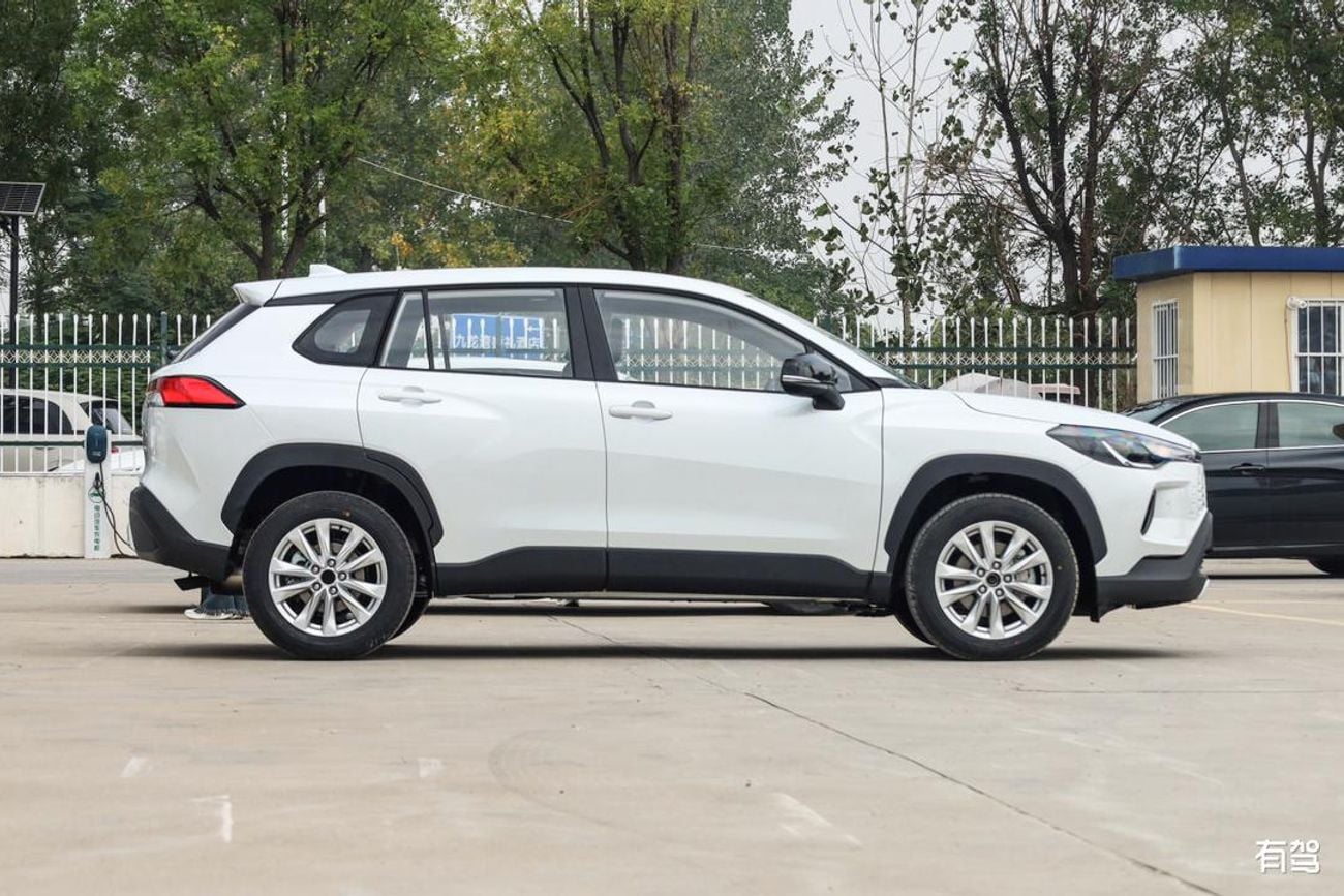 تويوتا كورولا كروس Toyota/COROLLA CROSS/TCC05 2.0L Deluxe Hybrid AT