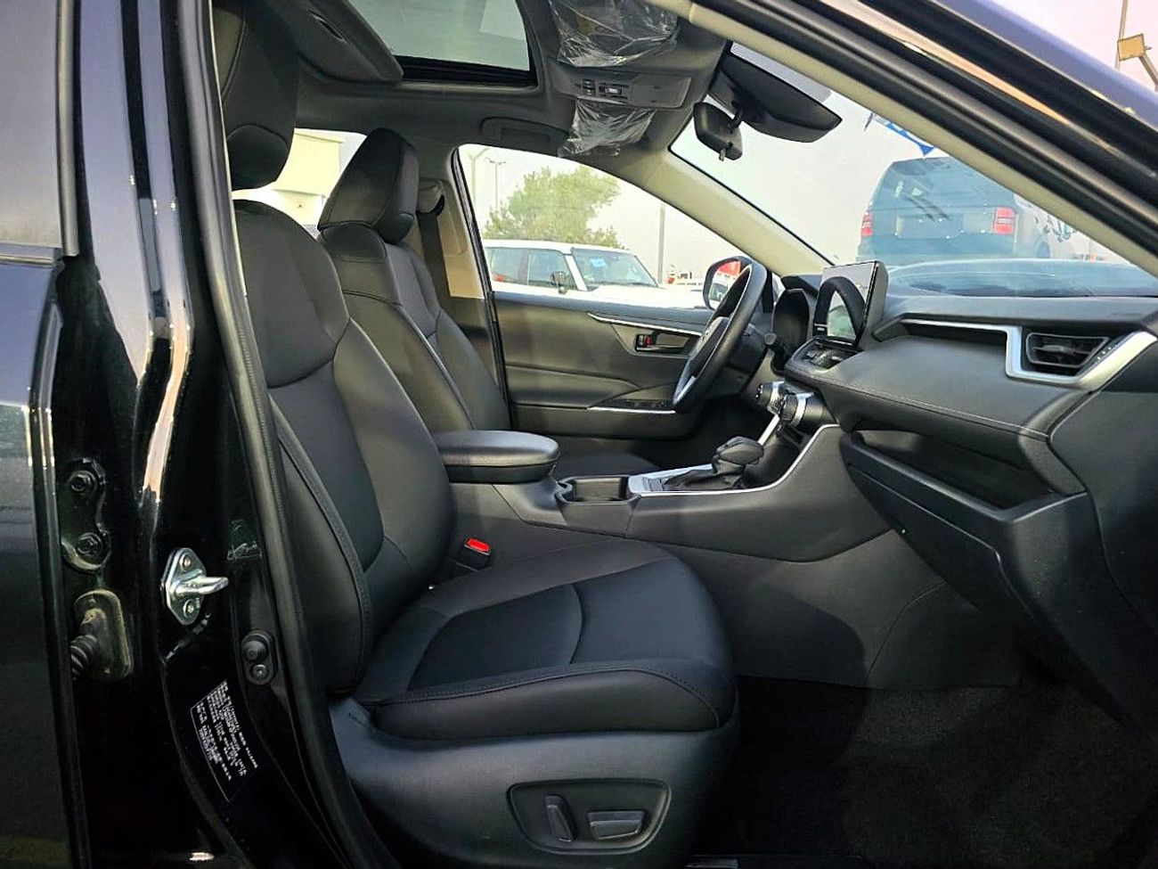 Toyota RAV4 Toyota rav4 2.5l hybrid 4*2 full option black color 2023 model