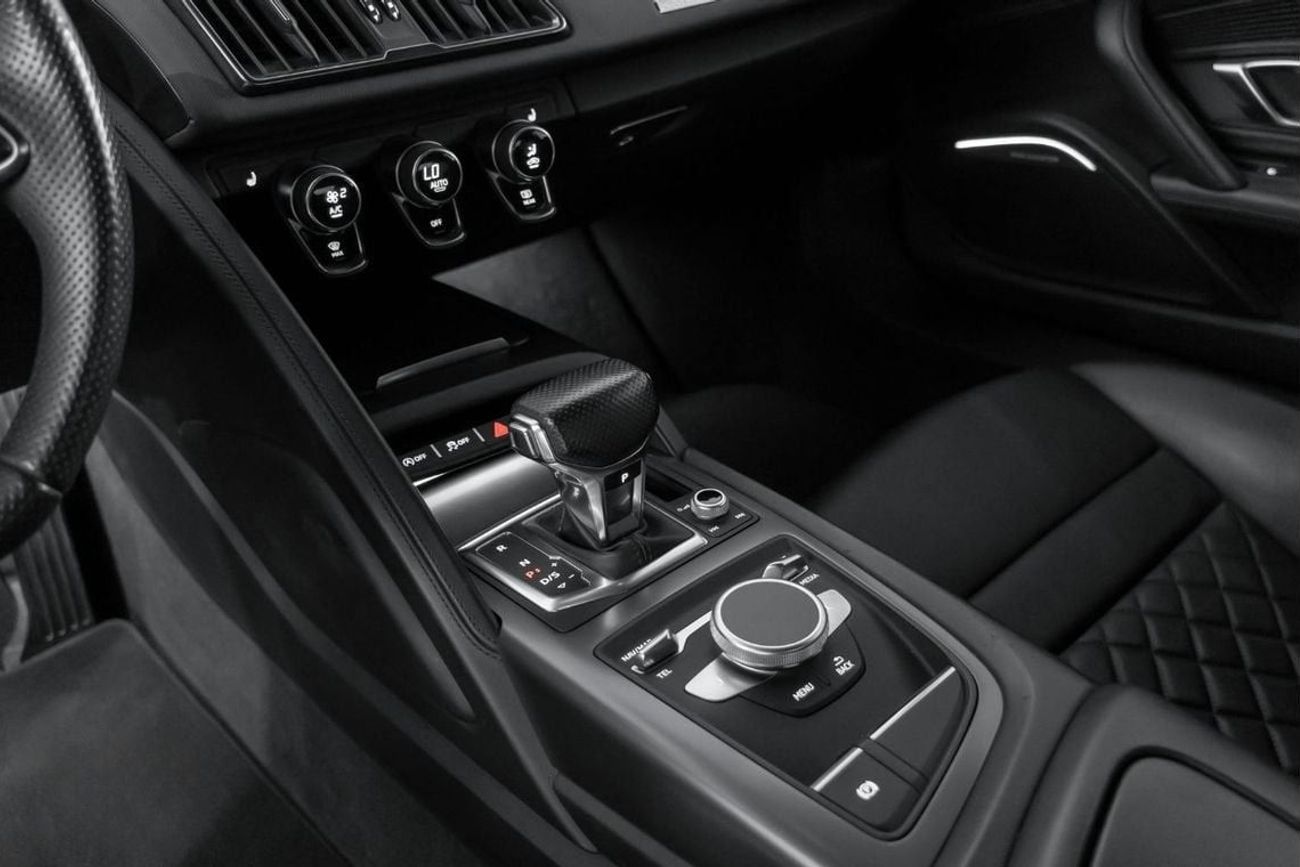 أودي R8 Spyder V10 RWD 5.2L (540 HP)