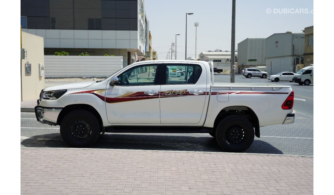 Toyota Hilux 2.8 MODEL 2022 MANUAL GCC WOOD / 4WD FOR EXPORT ONLY