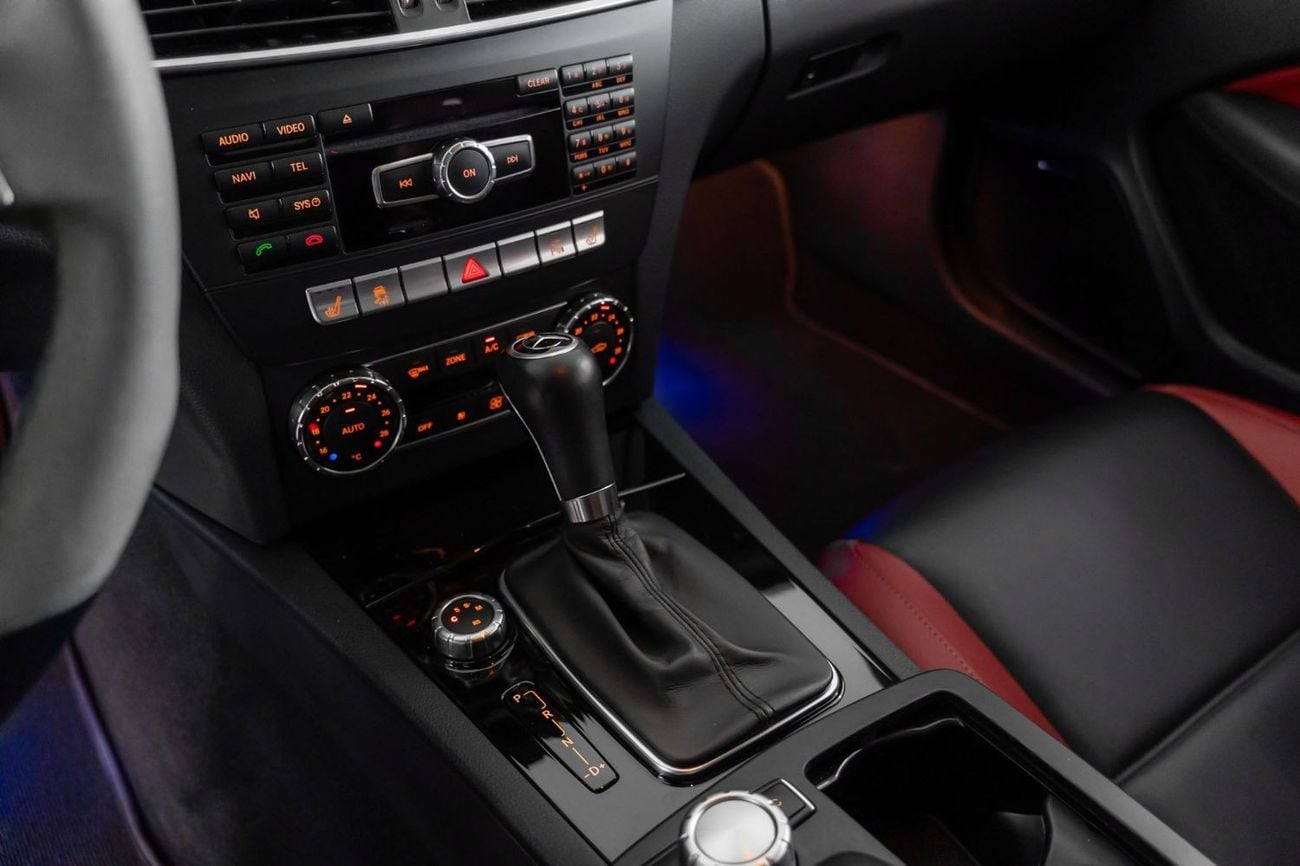 Mercedes Benz C63 AMG Std 6.2L