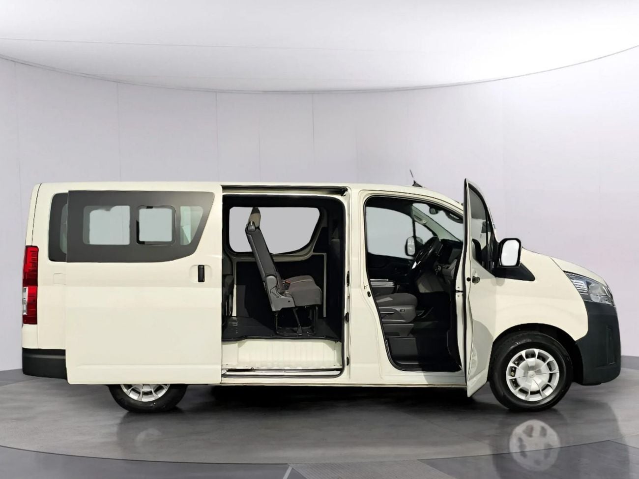 Toyota Hiace High-roof passenger Van DSL 2.8L Diesel Engine Automatic Gear 2WD 11 Deats 5 Doors