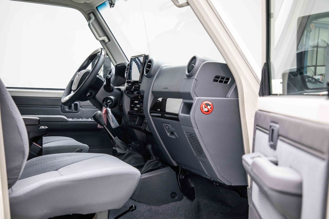 تويوتا لاند كروزر 70 Hardtop 2.8L - Manual - White Inside Bluish Grey | Export Only