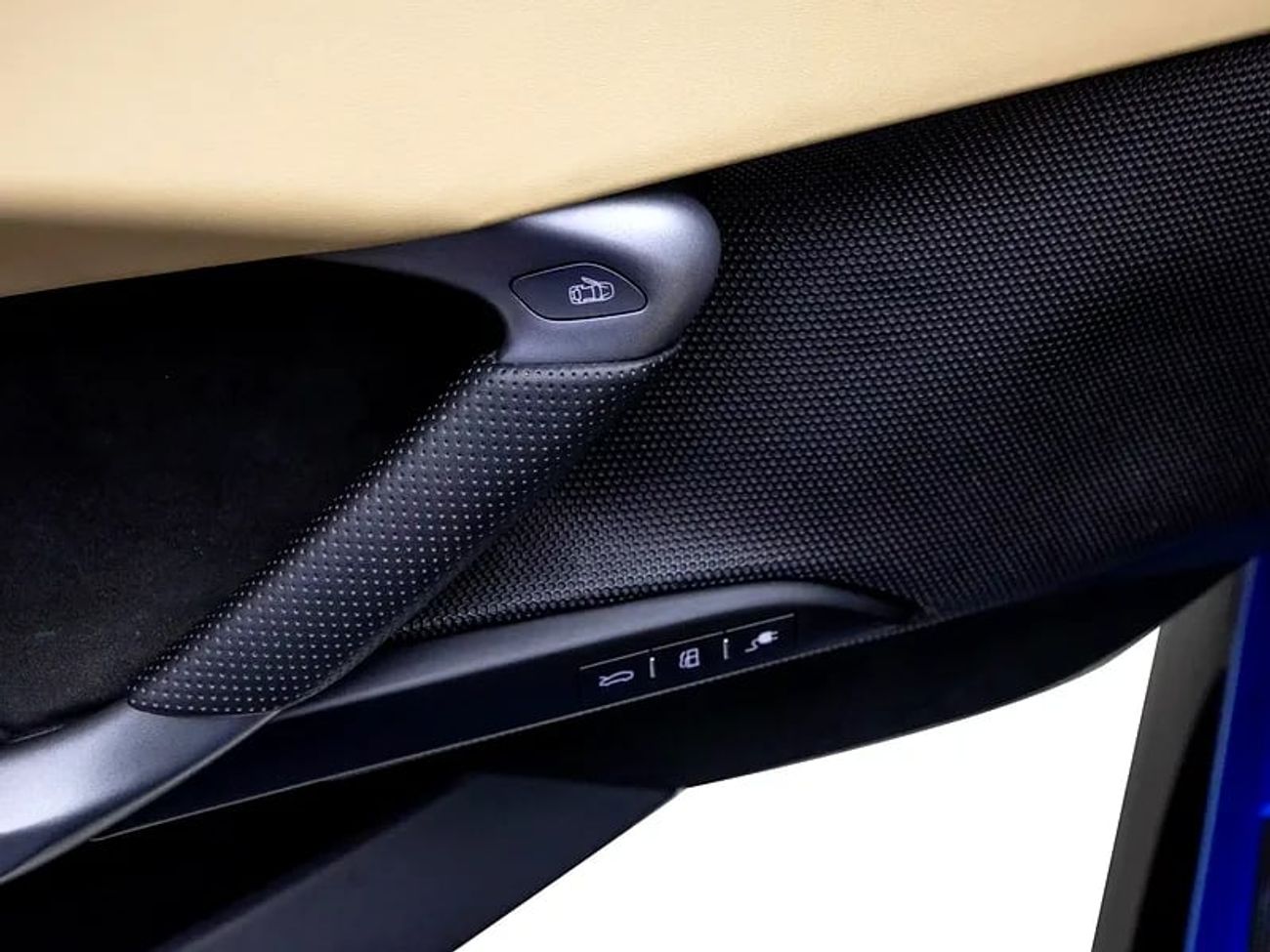 فيراري 296 GTS Standard