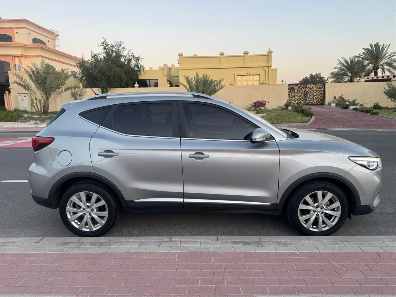 أم جي ZS Standard