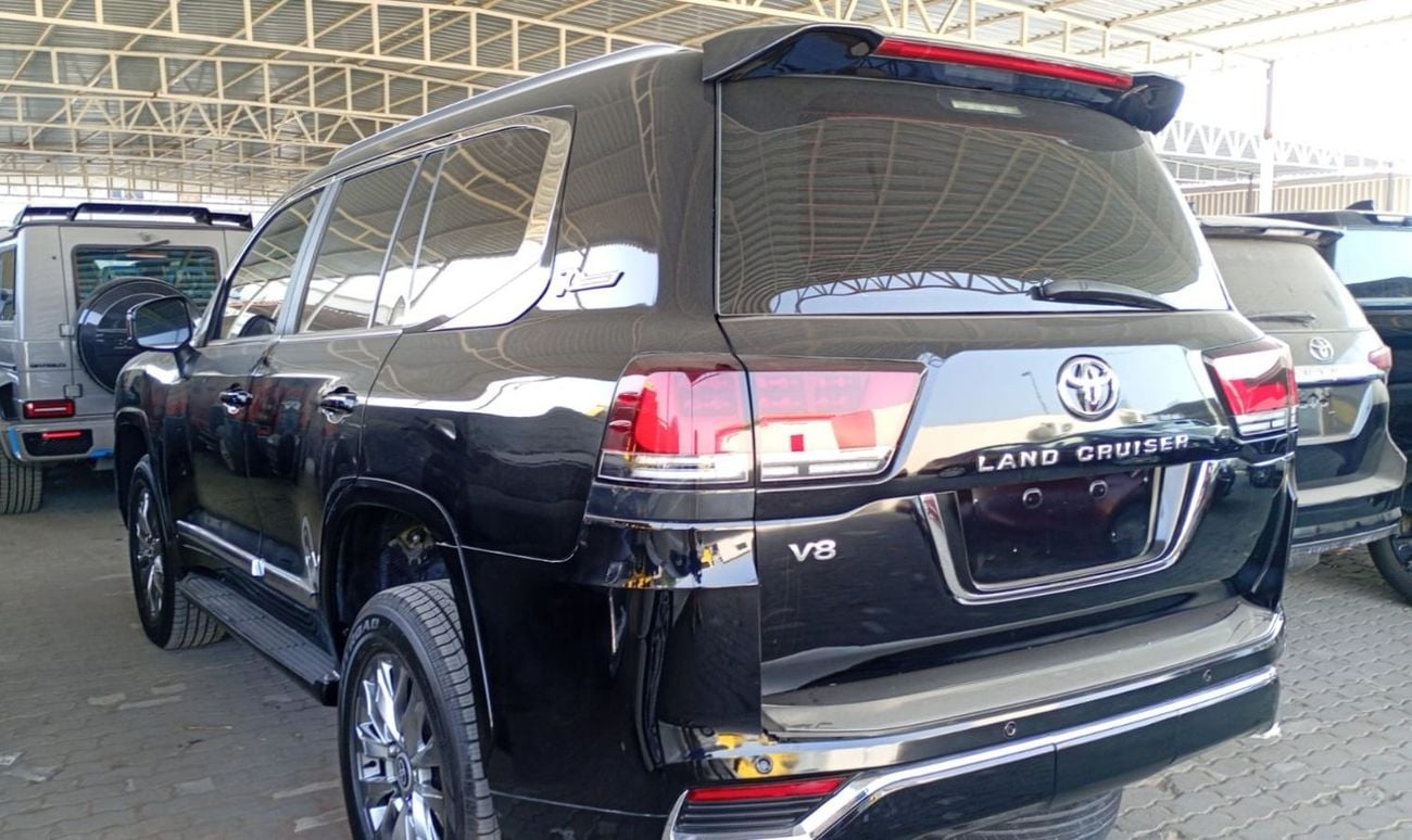 تويوتا لاند كروزر VXR+ 5.7L
