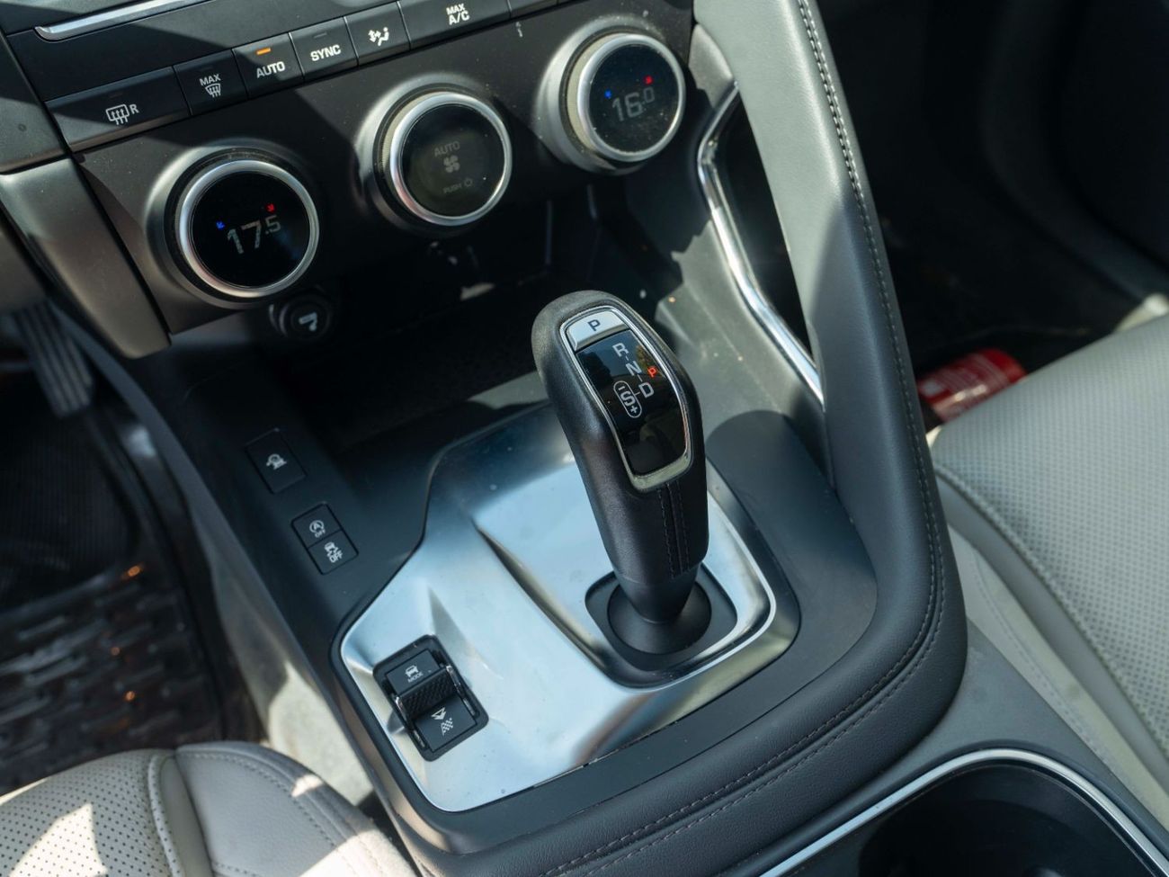 جاكوار E Pace AED 1,258 PM • E-PACE P200 AWD S • PRISTINE CONDITION