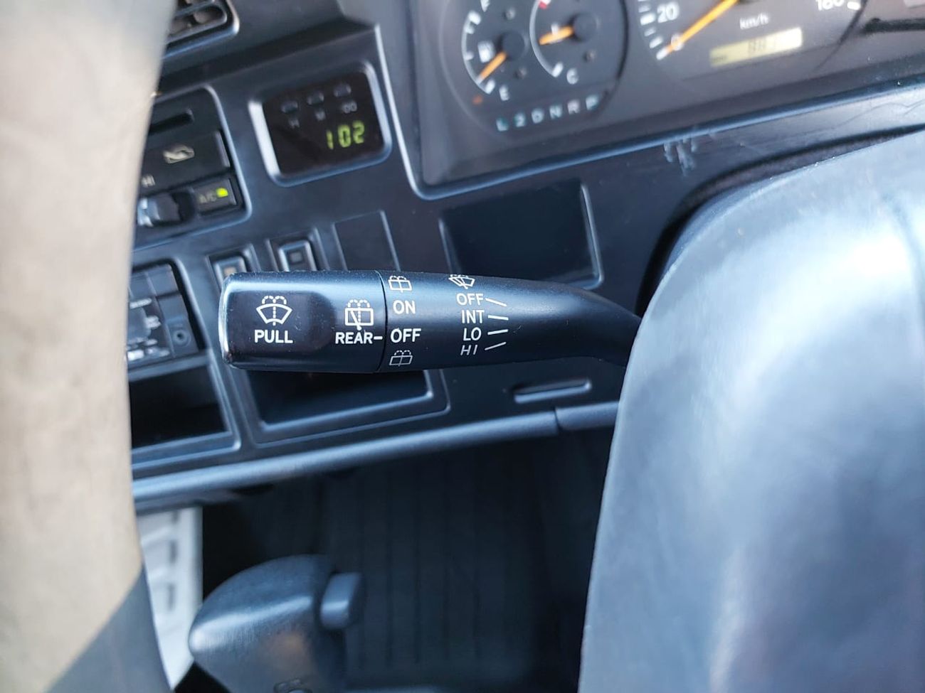 Toyota Hiace TOYOTA HIACE COMMUTER VAN RHD 2002 MODEL 3.0 L DIESEL AUTOMATIC(PM12553)