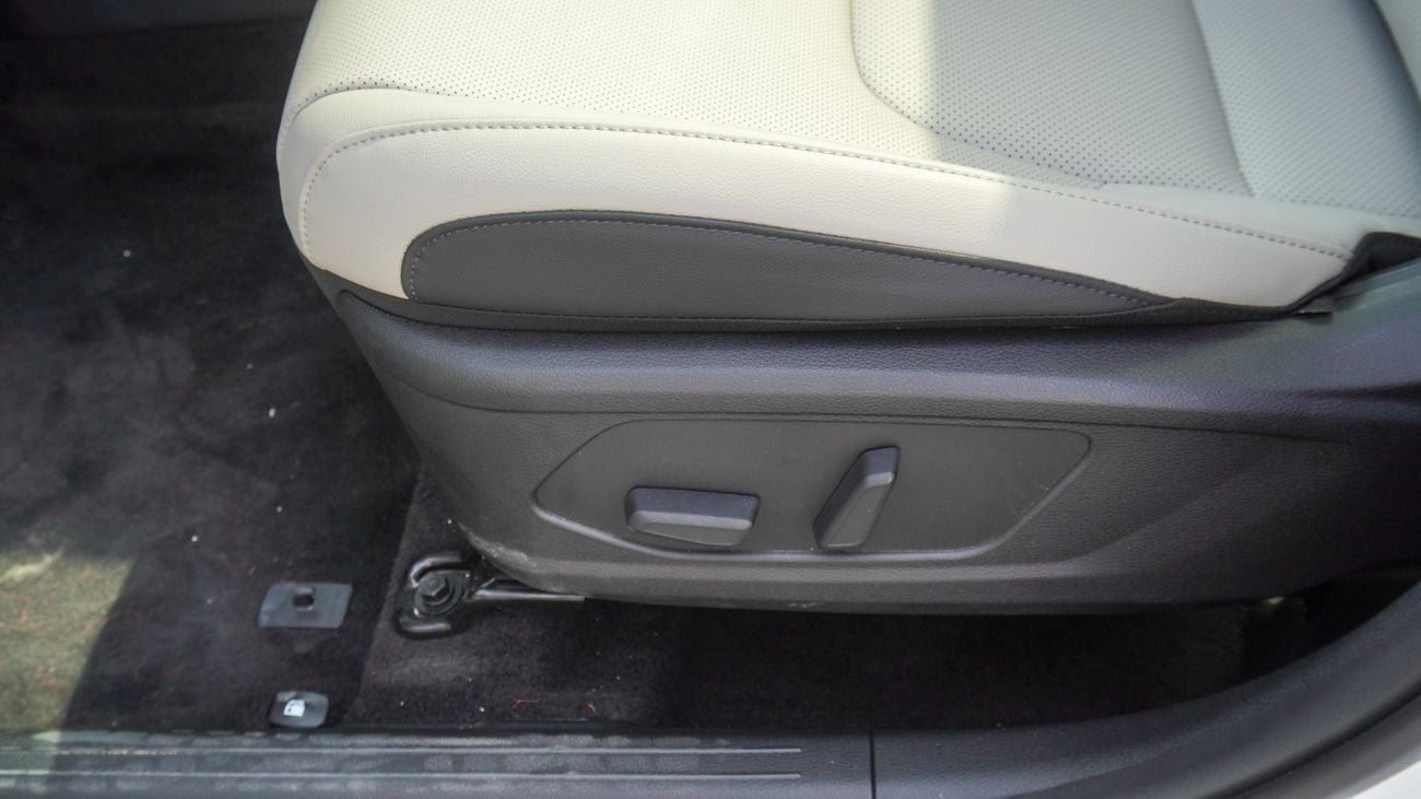 Kia Sportage Brand New Kia Sportage 2025 Export 1.5L 2WD Petrol|White/Gray|N-KIA-SPO-2WD-25|