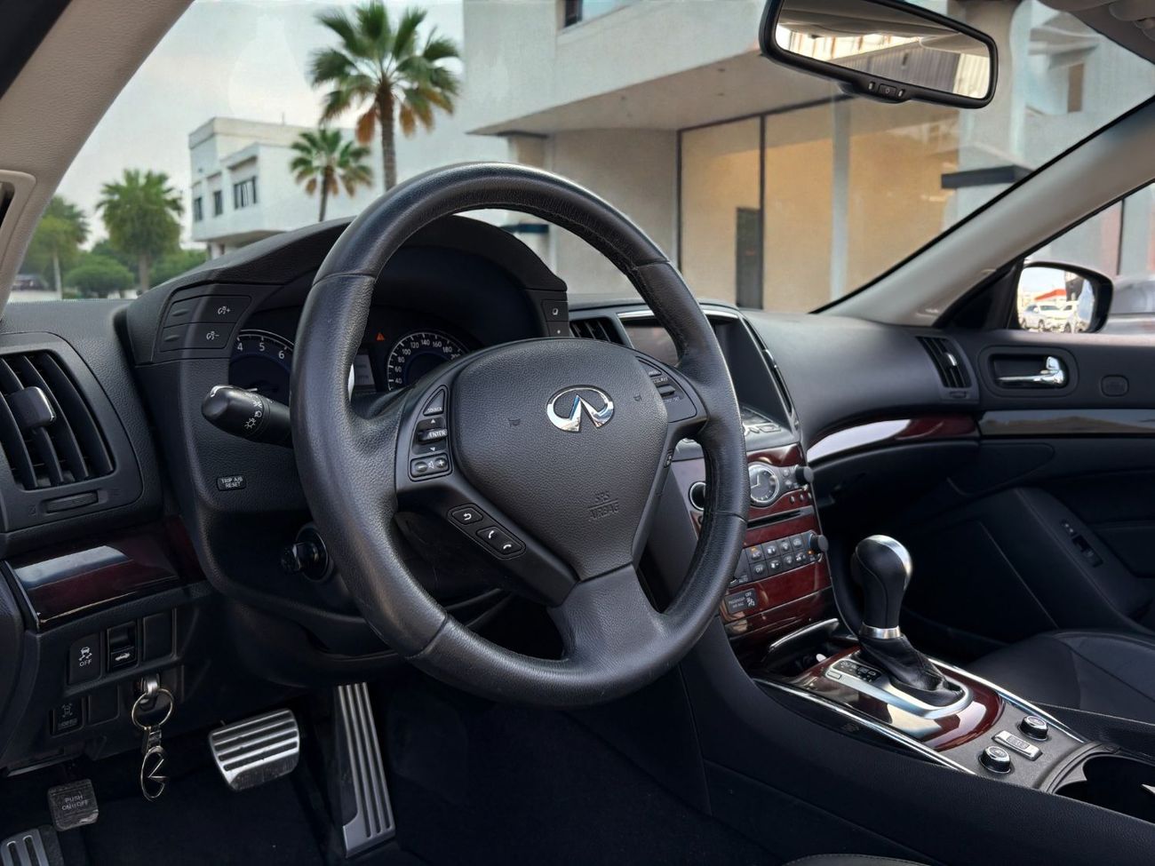 إنفينيتي Q60 Q60 CONVERTIBLE 3.7L V6 A/T | 2016 | GCC SPECS | AED 35,000